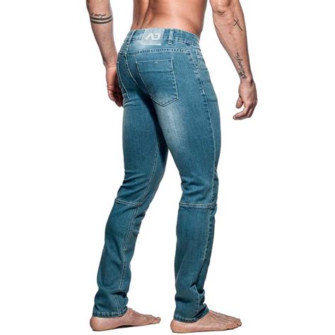 körperbetonte jeans für schwule männer